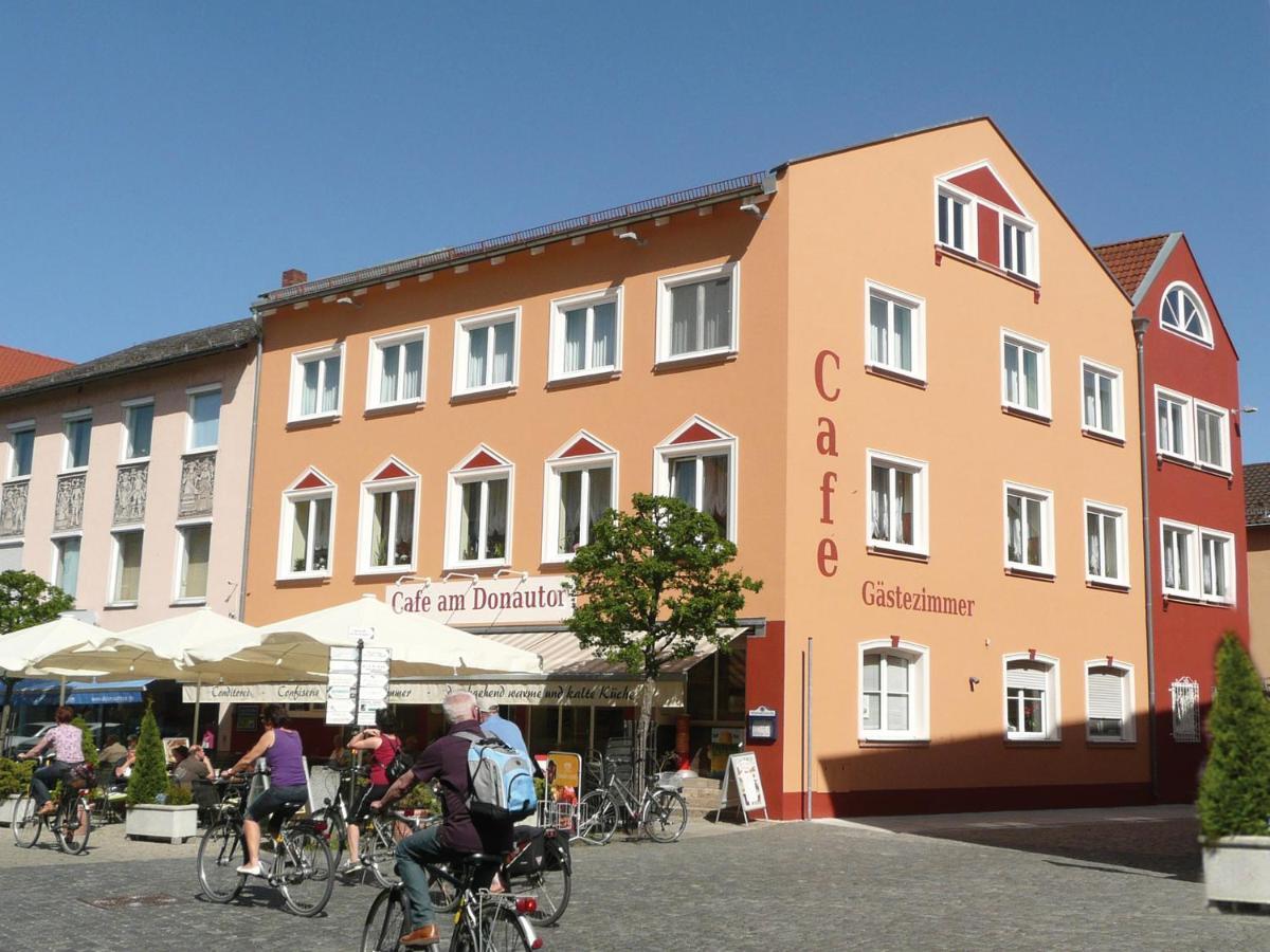 Готель Cafe Am Donautor Кельгайм Екстер'єр фото